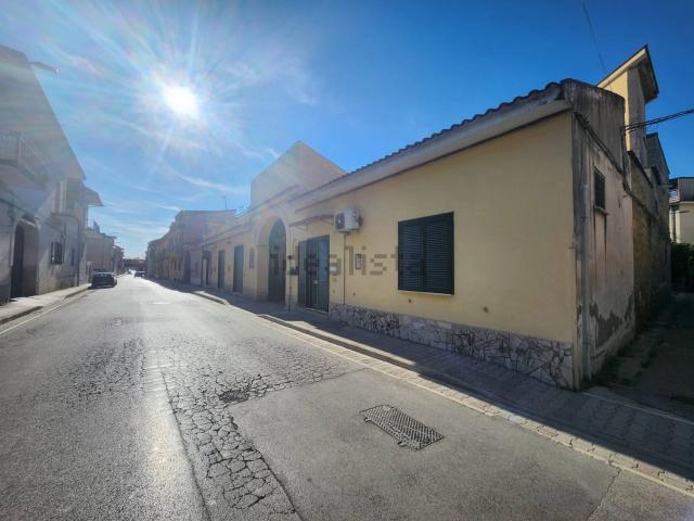 Villetta indipendente in vendita di 615 m² in Via Errico Fardella, 42