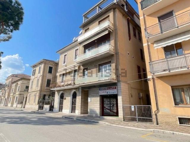 Villetta indipendente in vendita di 620 m² in Via Gino Moretti, 65