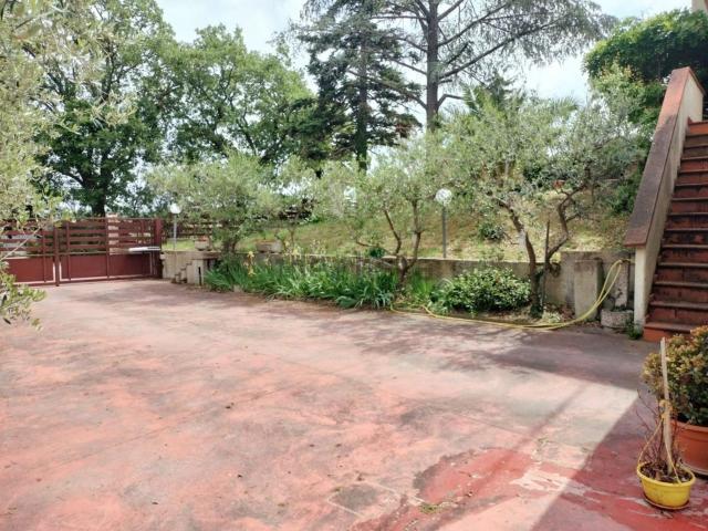Villetta indipendente in vendita di 627 m² in Via Risara