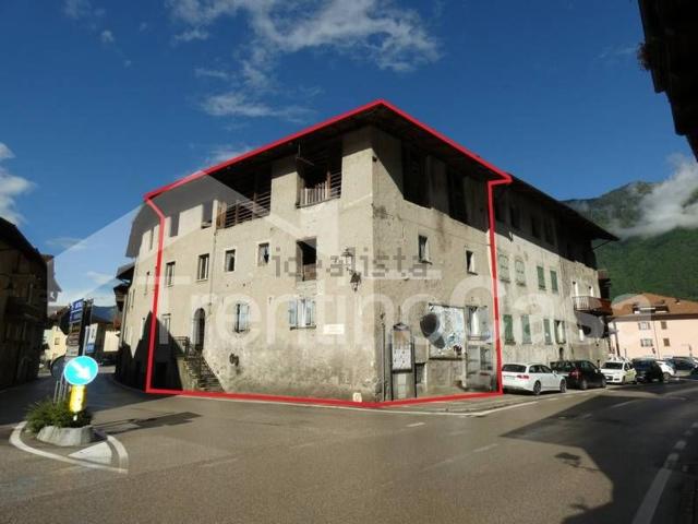 Villetta indipendente in vendita di 630 m² in Via Monsignor Giacomo Regensburger, 2