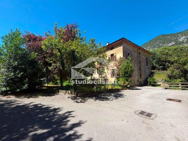 Villetta indipendente in vendita di 630 m² in Via Nazionale