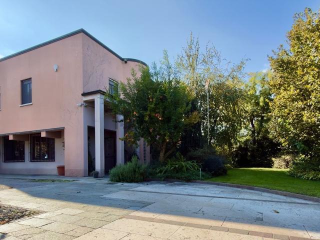 Villetta indipendente in vendita di 634 m² in Via Trentino, 15