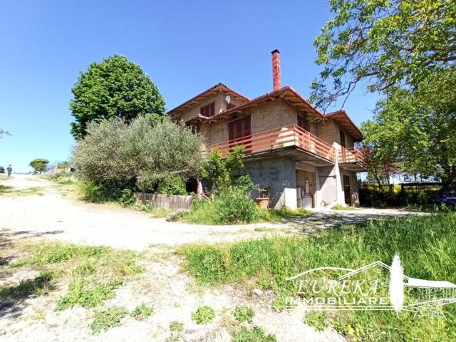 Villetta indipendente in vendita di 640 m² in Via Guidonami