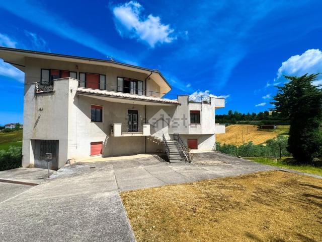 Villetta indipendente in vendita di 640 m² in Contrada Colle Sant&apos Antonio, 83