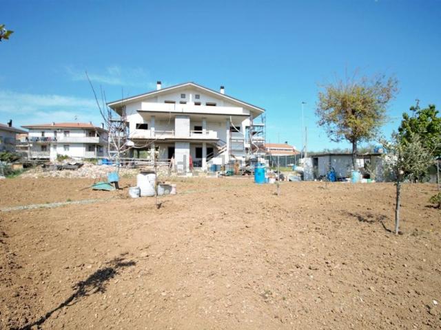 Villetta indipendente in vendita di 643 m² in Via Maiella