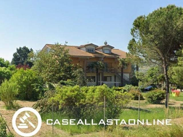 Villetta indipendente in vendita di 644 m² in Strada Regina località marignano