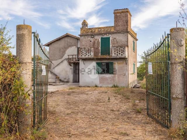 Villetta indipendente in vendita di 645 m² in Via Troiani, 60