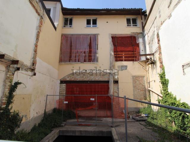 Villetta indipendente in vendita di 645 m² in Piazza Trento e Trieste