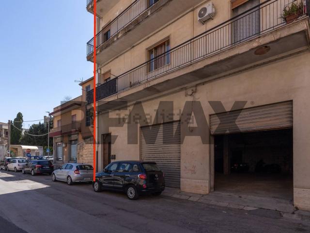 Villetta indipendente in vendita di 648 m² in Via Romolo, 7