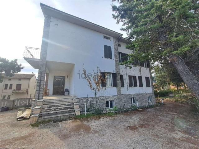 Villetta indipendente in vendita di 650 m² in Via Giuseppe Giusti, 64