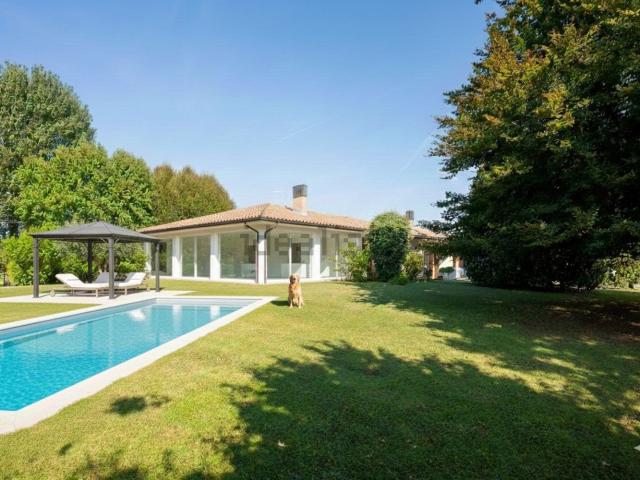 Villetta indipendente in vendita di 650 m² in Via Giovanni XXIII