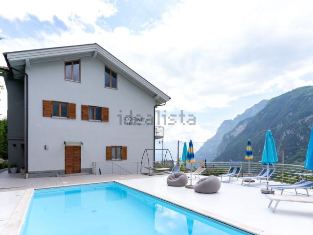 Villetta indipendente in vendita di 650 m² in Via dei Laghi, 83