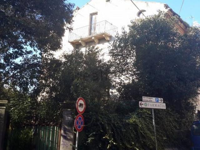 Villetta indipendente in vendita di 650 m² in Via Elio Fileni