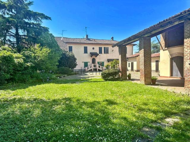 Villetta indipendente in vendita di 650 m² in Via Fiamberta