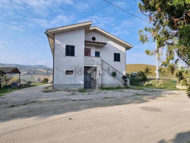 Villetta indipendente in vendita di 650 m² in Contrada Artemisio, 2