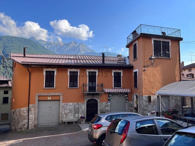 Villetta indipendente in vendita di 650 m² in Piazza della Vittoria, 10