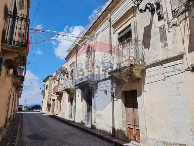 Villetta indipendente in vendita di 653 m² in Via Roma, 245