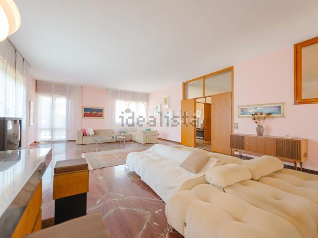 Villetta indipendente in vendita di 654 m² in Via Hermagor, 3