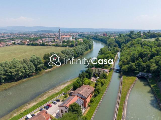 Villetta indipendente in vendita di 656 m² in Via Molini