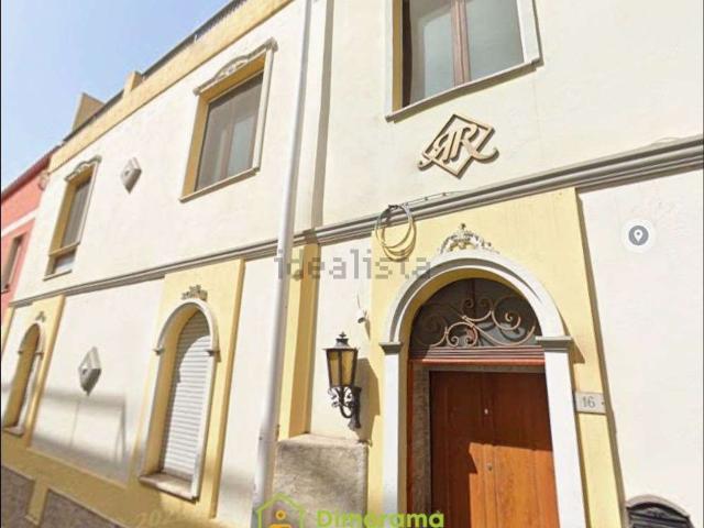 Villetta indipendente in vendita di 660 m² in Via Trieste, 16