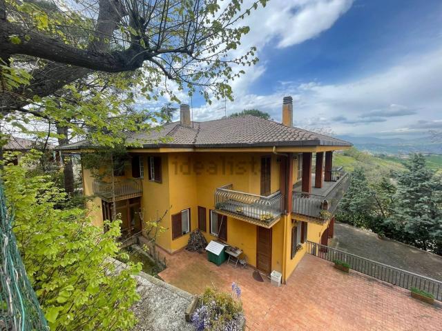 Villetta indipendente in vendita di 665 m² in Via Giacomo Leopardi