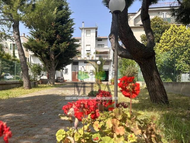 Villetta indipendente in vendita di 675 m² in Via Nazario Sauro, 78