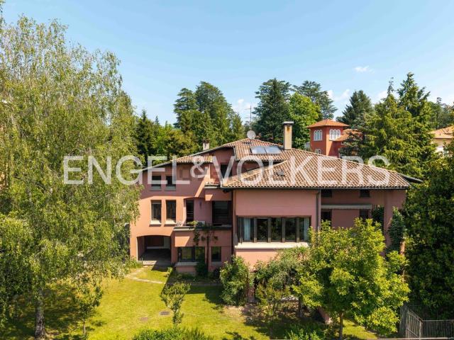 Villetta indipendente in vendita di 680 m² in Via Nazario Sauro, 9