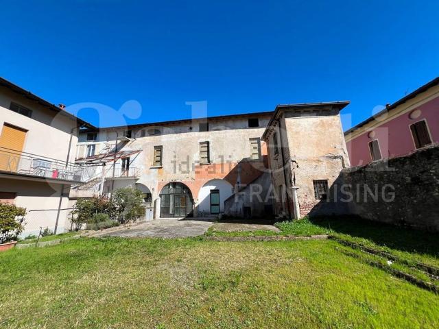 Villetta indipendente in vendita di 687 m² in Via Vittorio Veneto, 16