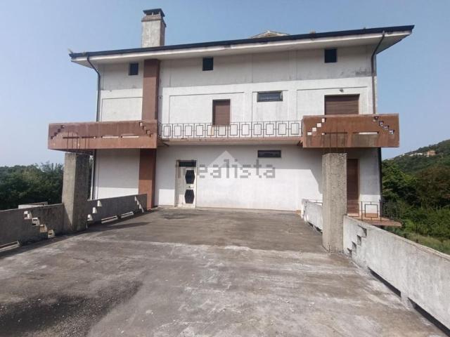 Villetta indipendente in vendita di 690 m² in Via Laco, 27