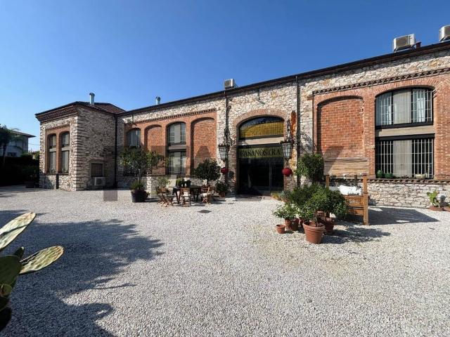 Villetta indipendente in vendita di 700 m² in Via Provinciale Vallecchia, 63