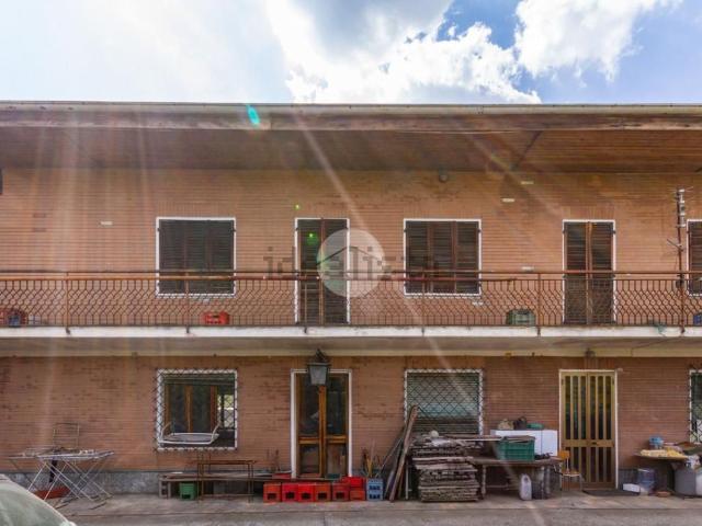 Villetta bifamiliare in vendita di 700 m² in Via Montrucca Inferiore, 7