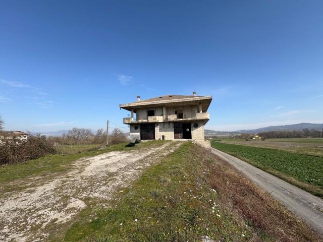 Villetta indipendente in vendita di 700 m² in Contrada Pratora