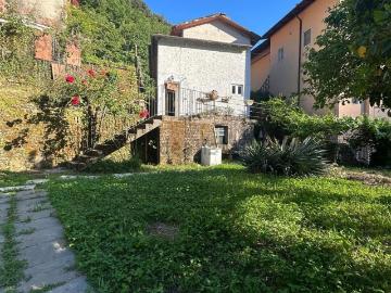 Villetta indipendente in vendita di 70 m² in Via Valdicastello Carducci, 259