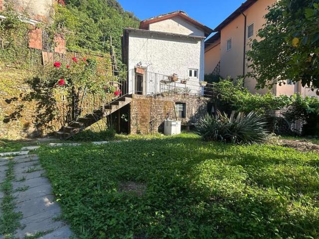 Villetta indipendente in vendita di 70 m² in Via Valdicastello Carducci, 259