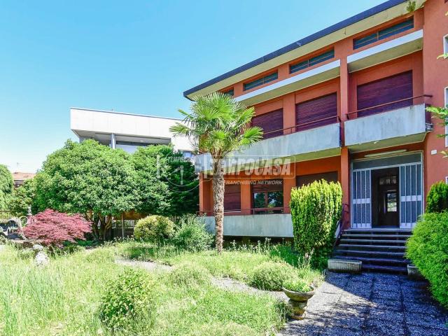 Villetta indipendente in vendita di 711 m² in Via Monte Baldo