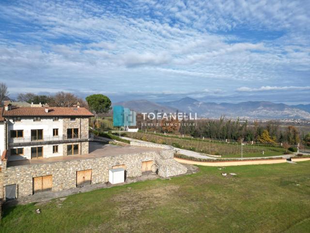 Villetta indipendente in vendita di 716 m² in Via Campanili, 28