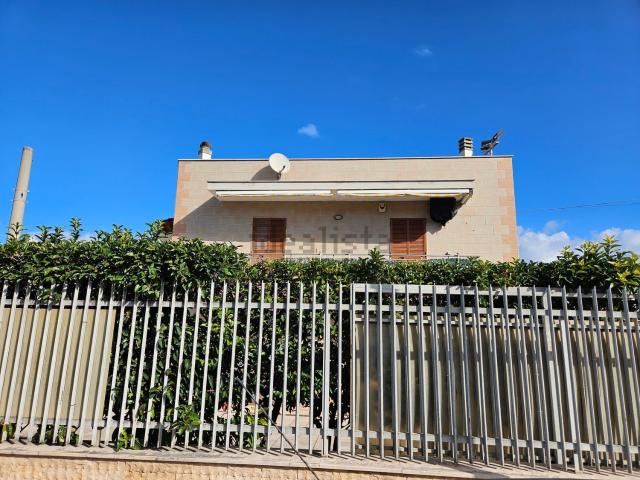 Villetta indipendente in vendita di 720 m² in Via Papa Giovanni XXIII, 200