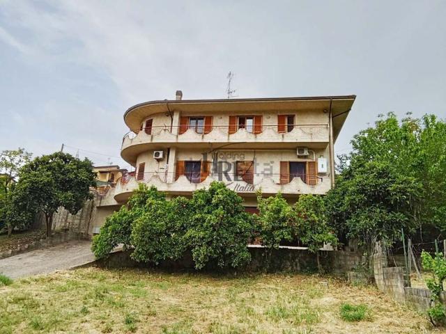 Villetta indipendente in vendita di 730 m² in Via Enrico de Nicola, 26