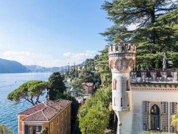 Villetta indipendente in vendita di 730 m² in Via Regina, 3