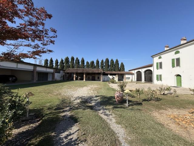 Villetta indipendente in vendita di 734 m² in Frazione San Faustino, 13