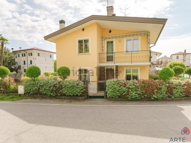 Villetta indipendente in vendita di 77 m² in Via Riviera Corbolone
