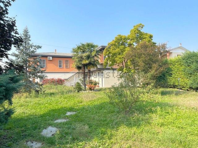 Villetta indipendente in vendita di 740 m²