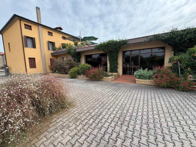Villetta indipendente in vendita di 744 m²
