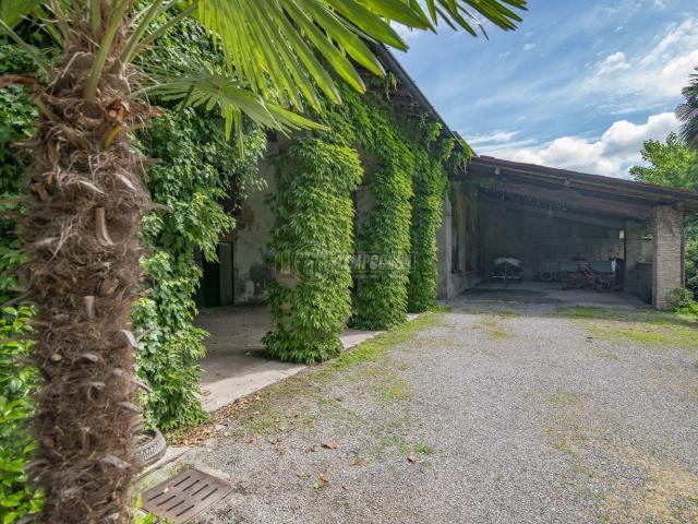 Villetta indipendente in vendita di 745 m² in Via Angelo Defendi