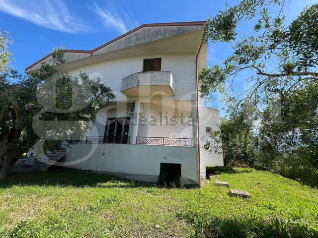 Villetta indipendente in vendita di 750 m² in Viale delle Palme
