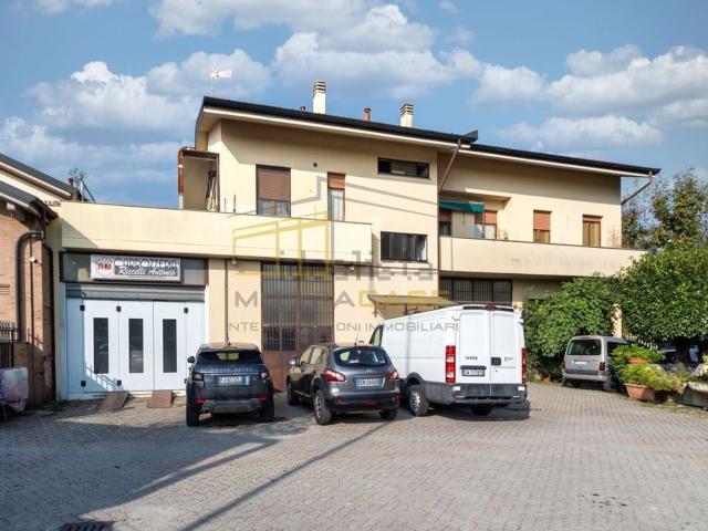 Villetta indipendente in vendita di 750 m² in Strada Provinciale Milano Imbersago, 1