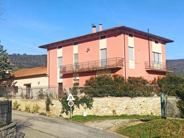 Villetta indipendente in vendita di 757 m² in Strada senza nome