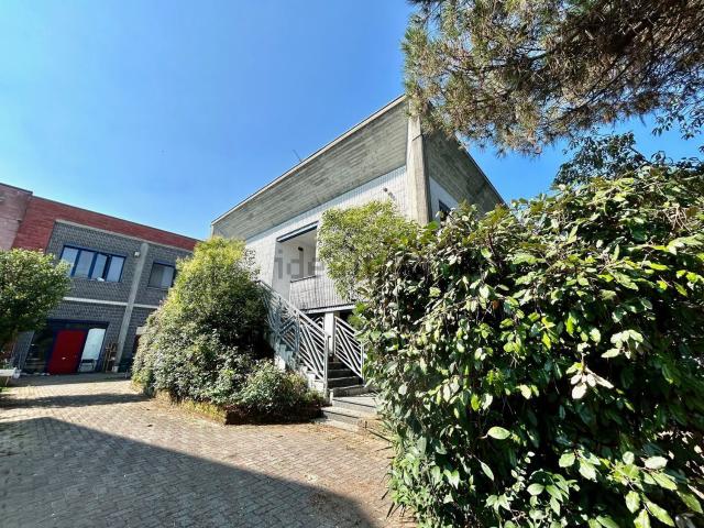 Villetta indipendente in vendita di 760 m² in Via Guglielmo Marconi