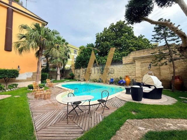 Villetta indipendente in vendita di 765 m² in Via Francesco Petrarca, 2