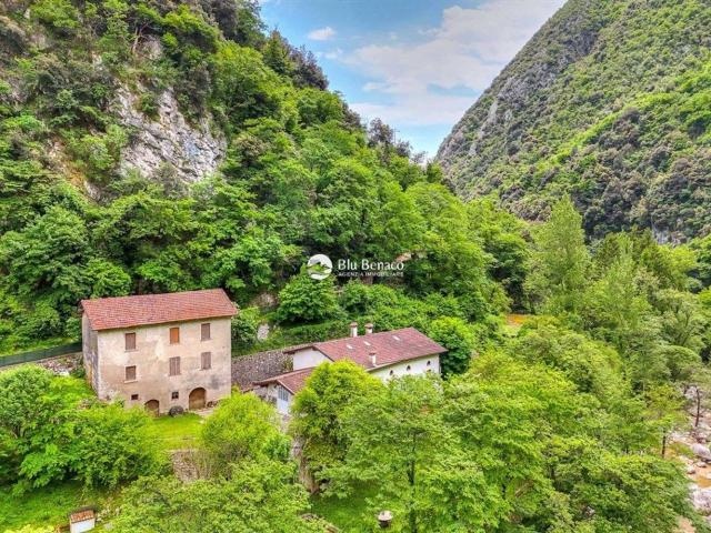 Villetta indipendente in vendita di 770 m² in Via Camerate